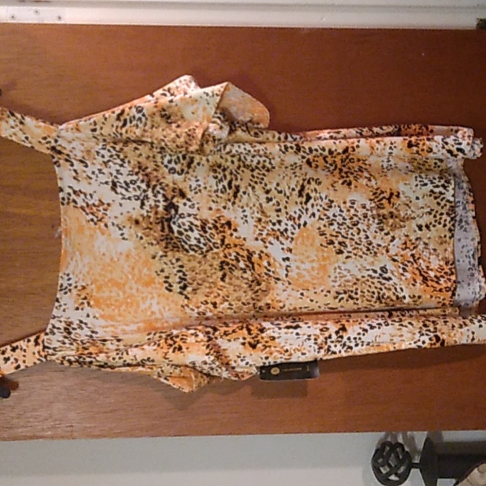 Cold Shoulder Top - Picture 4 of 4